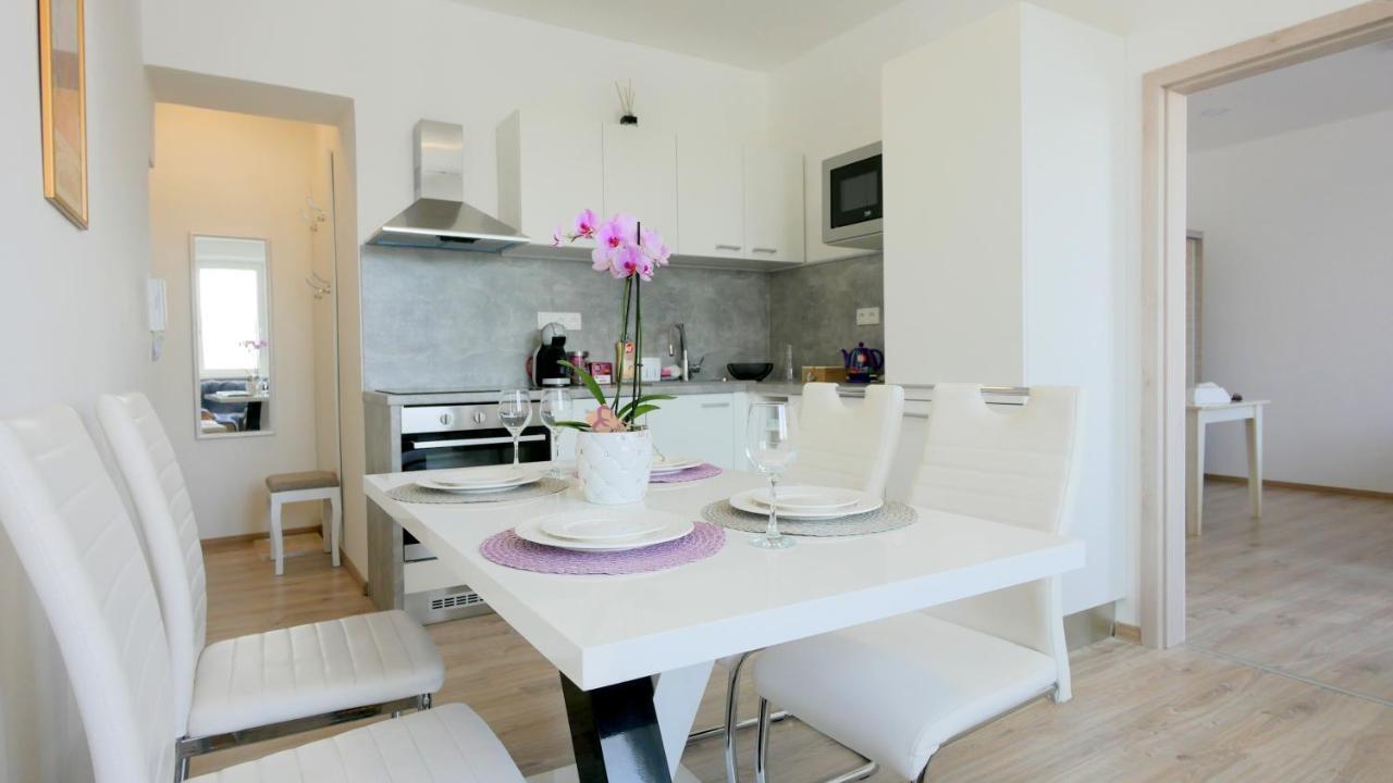 Apartman U Louckeho Klastera 2 Plus Kk Znojmo Exterior photo